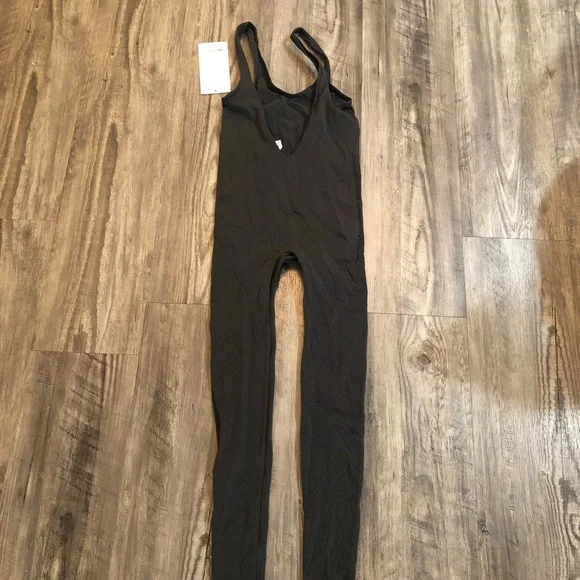 Lululemon reveal onesie - Picture 2 of 6